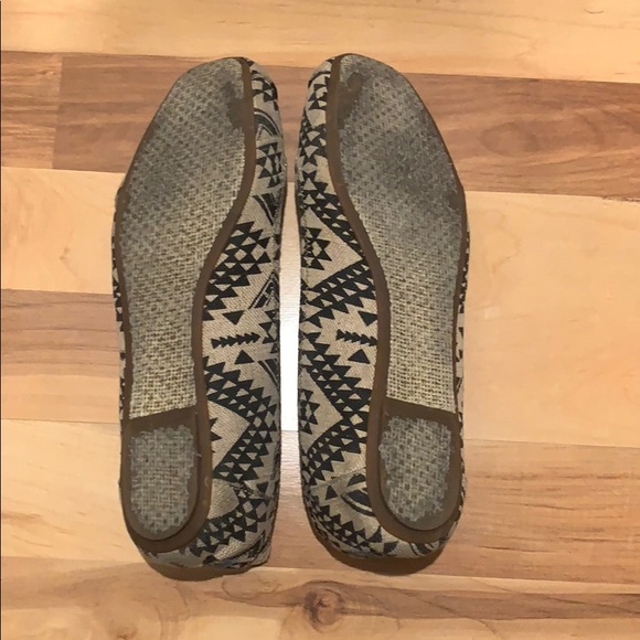 Aztec print Toms flats! - Picture 2 of 6